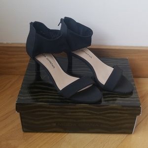 Black stretch ankle shoes